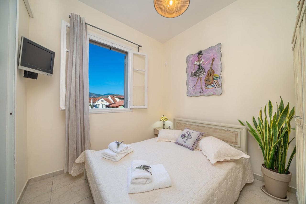 Flowers In The City - Elegant Home In Argostoli 外观 照片