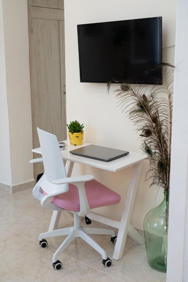 Flowers In The City - Elegant Home In Argostoli 外观 照片